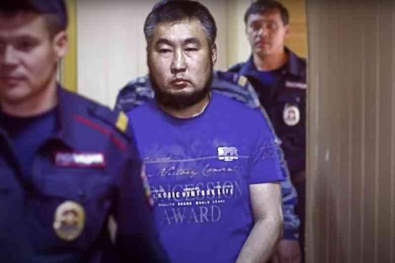 Tysren-Dorzhi Tysrenzhapov estaba en prisión por asesinato y desmembramiento. Fue liberado para ir a Ucrania y ahora ha sido arrestado por estrangular a otra mujer joven
