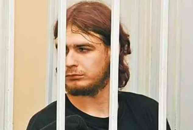 Nikolai Ogolobyak, un satanista y caníbal que mató a cuatro jóvenes, está caminando por las calles después de recibir clemencia