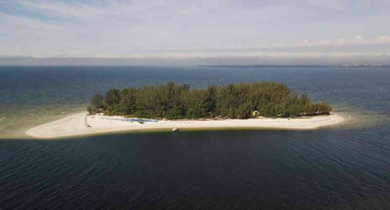 Los empresarios dijeron que un comprador podría aumentar el tamaño de la isla a 69 acres agregando más arena